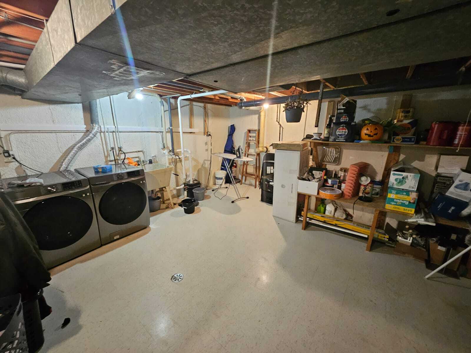 Building Photo - 1 Oak Tree Ct
