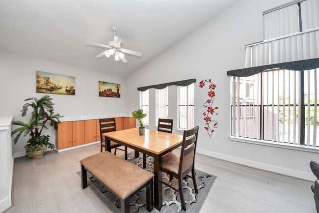 Building Photo - 9715 Riddlewood Ln