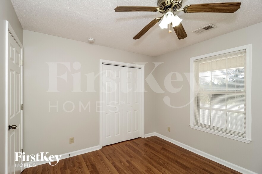 Building Photo - 420 Castlewood Rd