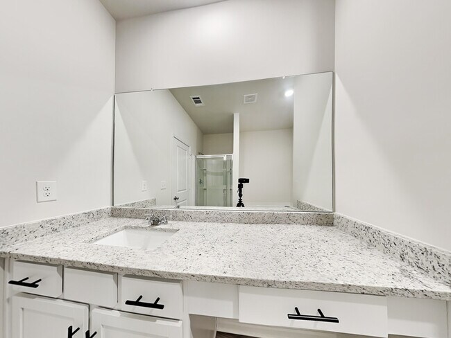 Building Photo - 1021 Claas Wy