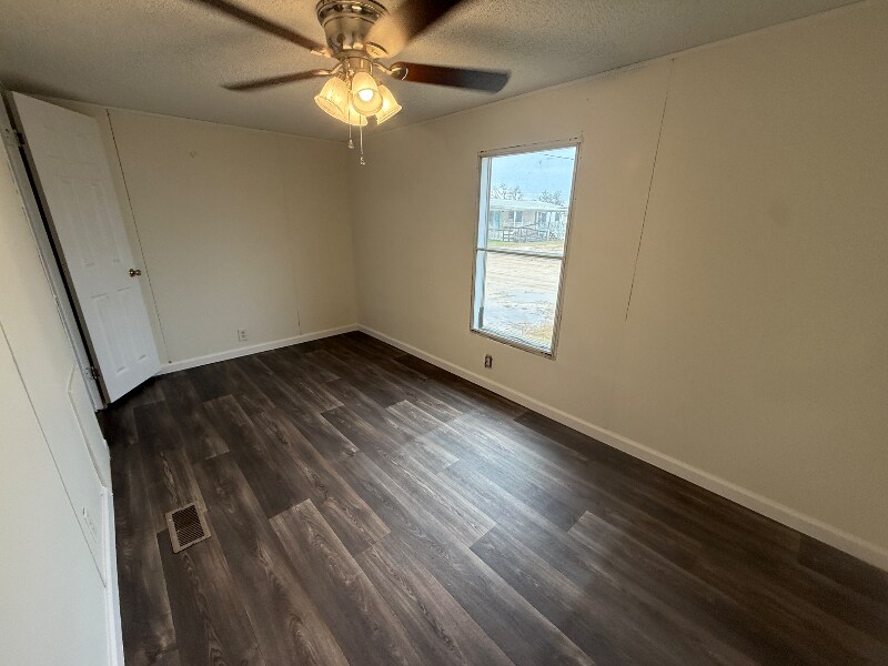 Building Photo - 80 Redwood Ln