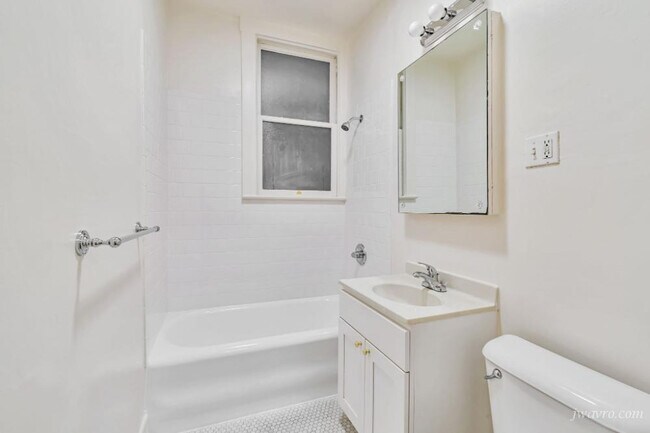 Building Photo - 570 O'Farrell St