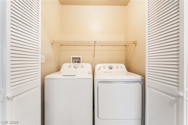 Building Photo - 1160 Blue Magenta Ave