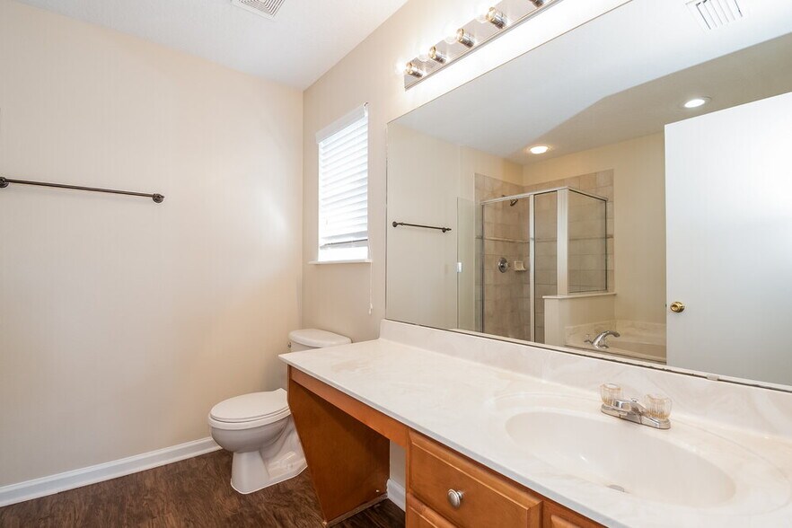 Building Photo - 11558 Brian Lakes Dr N