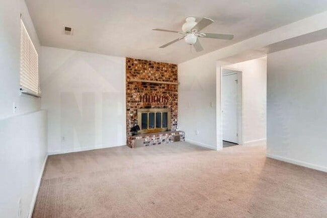 Building Photo - Gorgeous 3 Bedroom Home near Ruston Way!