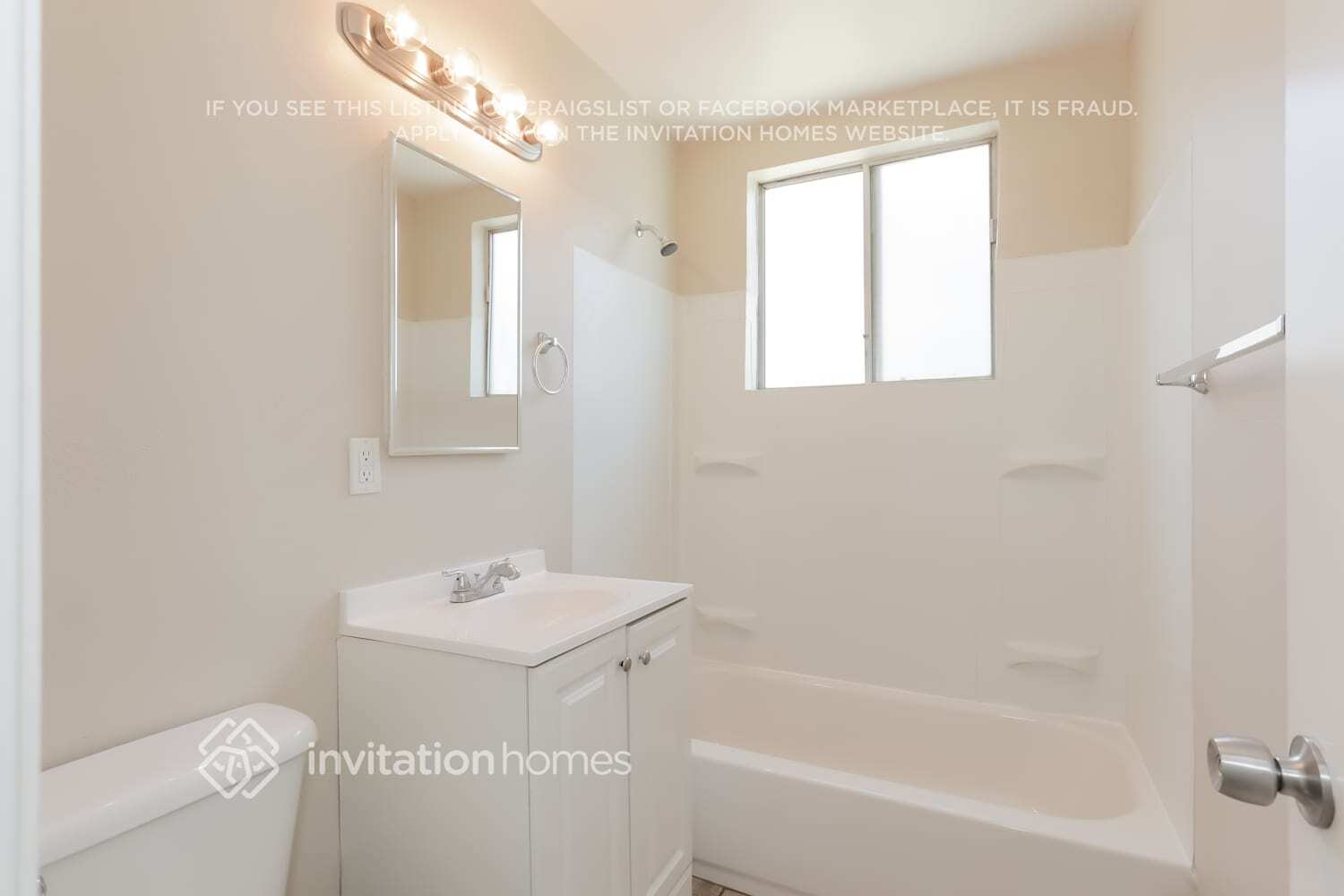 Building Photo - 2619 W Maple St