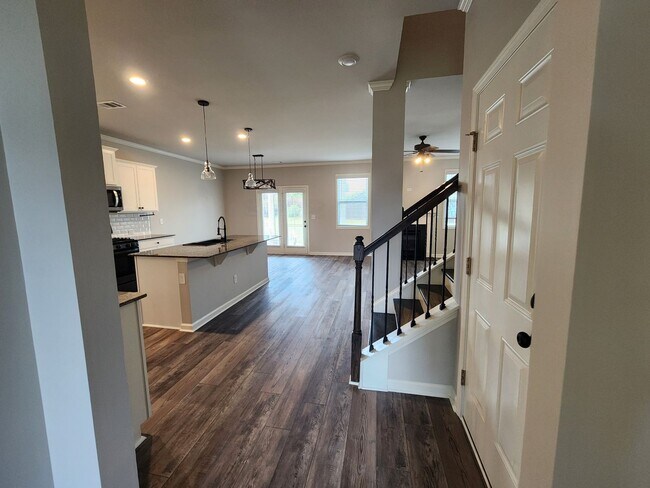 Building Photo - 5 Bedroom 3 Bath 2 Car Garage in Forsyth C...