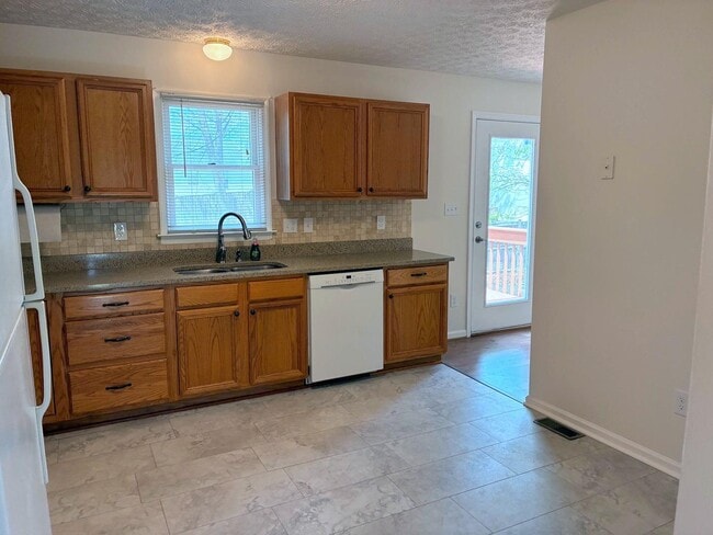 Building Photo - 111 Everette Pl