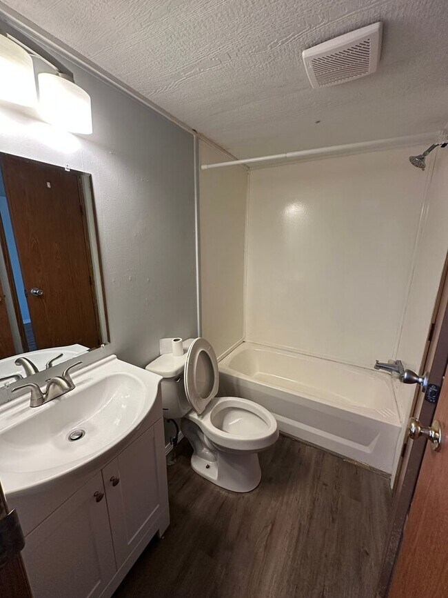 Building Photo - 3-Bedroom, 2-Bath Mobile Home in Wanchese