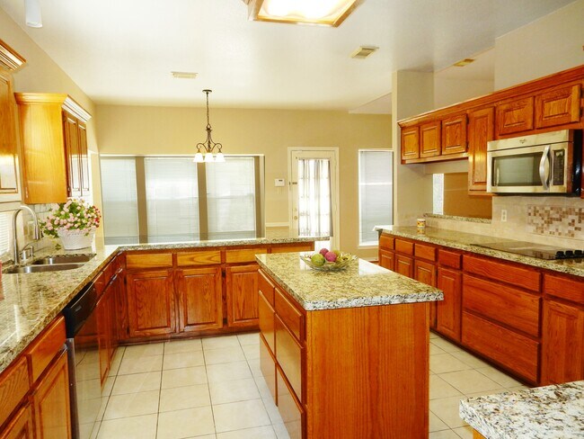 Building Photo - 16611 Colony Terrace Dr