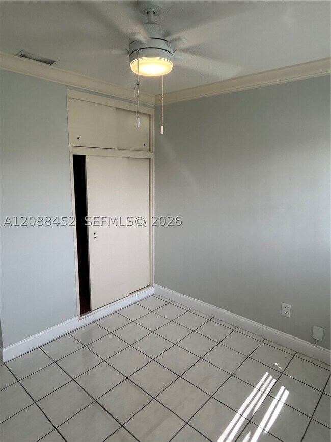 Building Photo - 5372 W 4th Ln