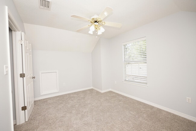 Building Photo - 4552 Knollwood Ln