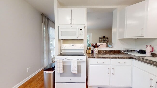 Building Photo - AVAILABLE NOW- SUBLEASE Short distance to Downtown Auburn--One of Kind Home on Sherwood Dr in Auburn