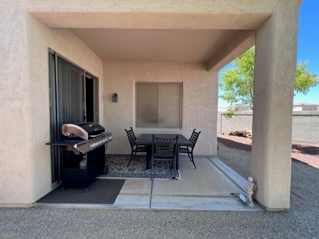 Building Photo - 2BR Vacation Home in Gated Community Bullhead Parkway with Utilities Avail 10/1