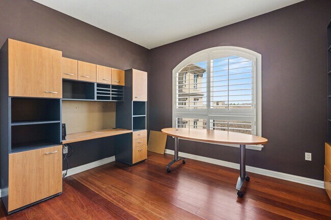 Building Photo - Location and Luxury! 2 Bedroom 2 Bathroom in Cherry Creek!