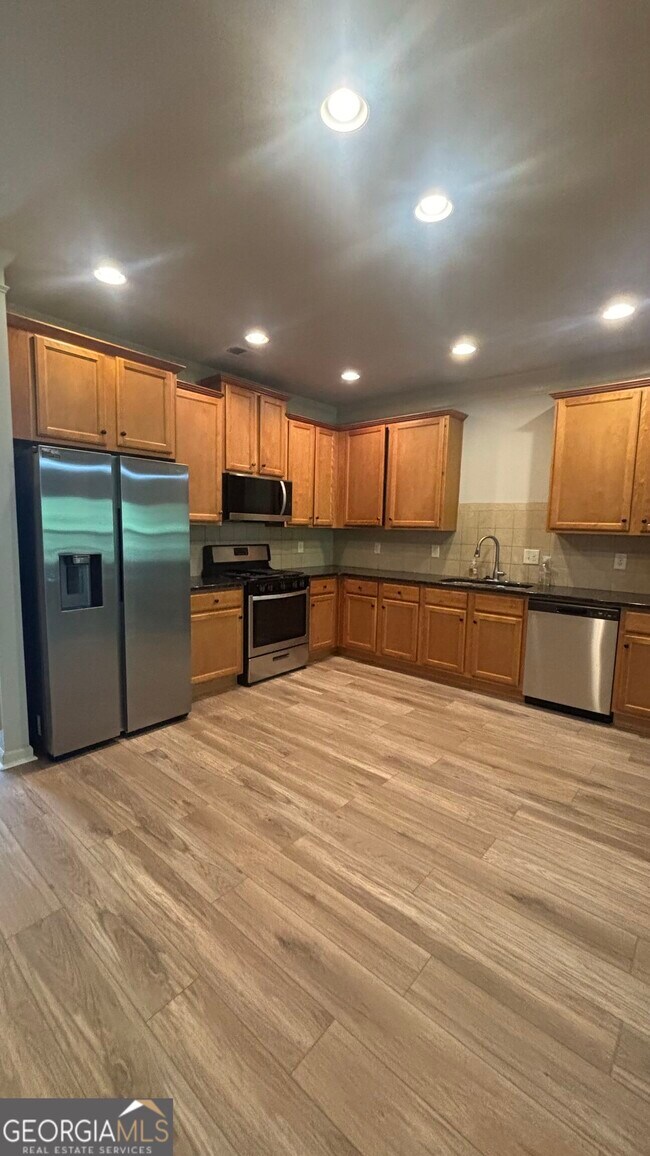 Building Photo - 323 Knelston Oak Dr NE