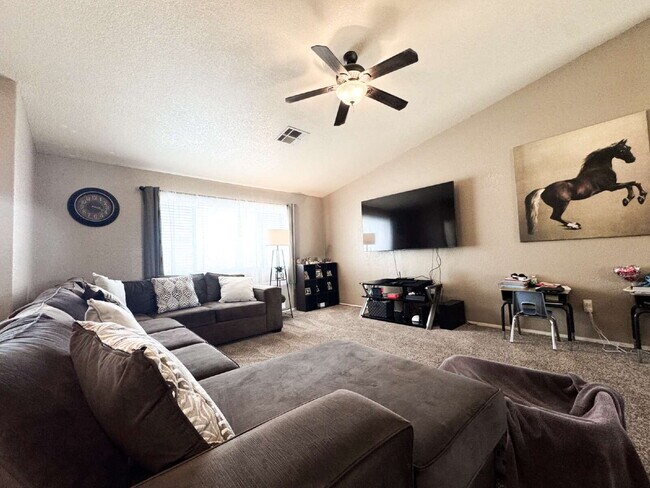 Building Photo - “Spacious 4-Bedroom, 2-Bath Home with Solar Panels in Yuma”