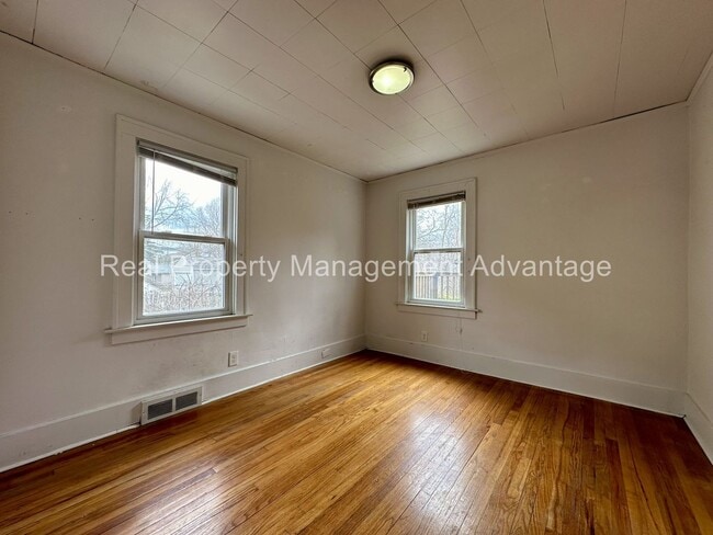 Building Photo - 316 Spencer St