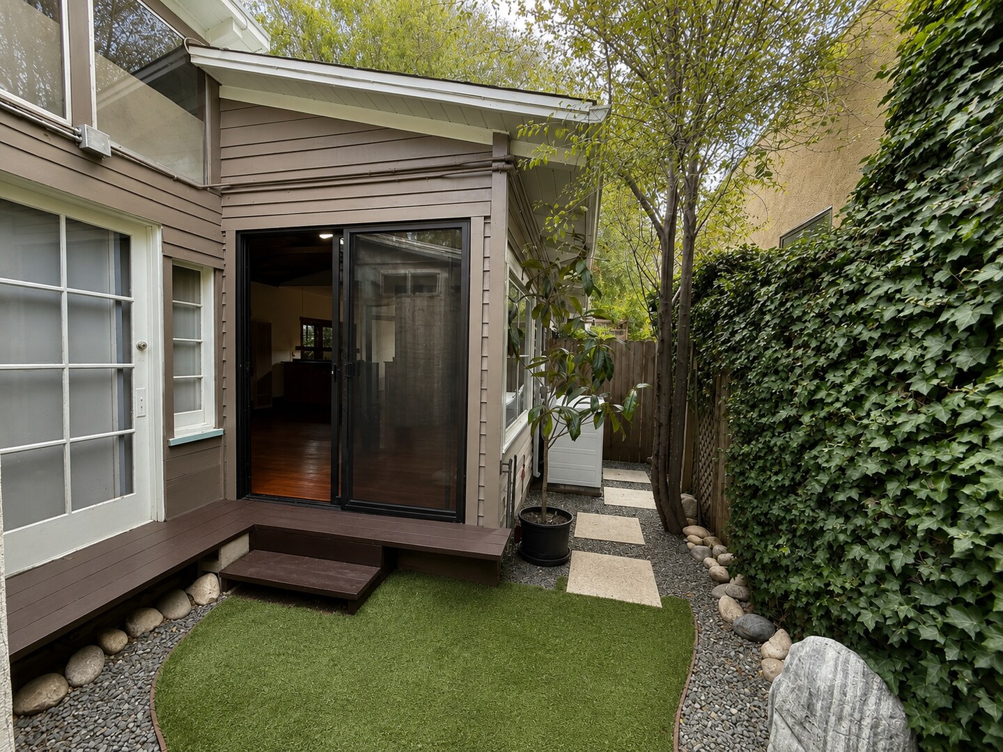 Building Photo - Private Venice Bungalow Near Abbot Kinney | 1BR + Office, 2 Baths, Garden Patio