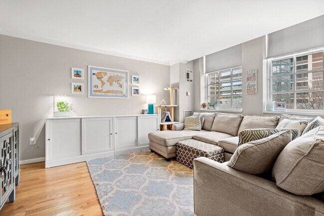 Building Photo - 106 13th St