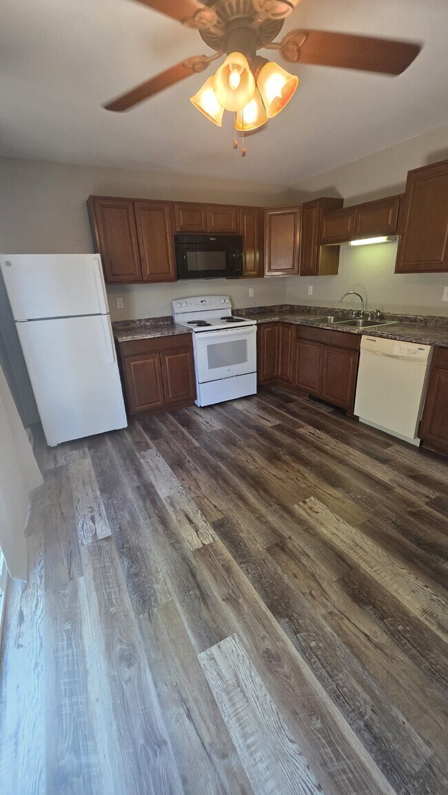 Building Photo - 2 Bed- 1 Bath on Darby West Side