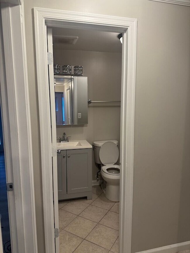 Building Photo - POOL AND APT/WORK SHOP/CRAFT ROOM