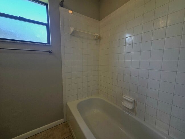 Building Photo - Beautiful 2 Bedroom 2 Bathroom Unit in Wil...
