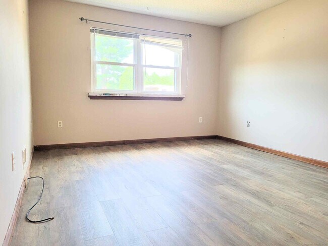 Building Photo - 1103 Twin Circle Dr
