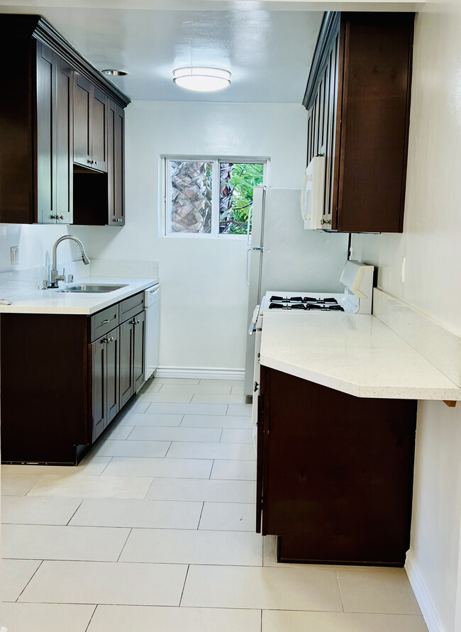 kitchen - 1000 N Orange Grove Ave