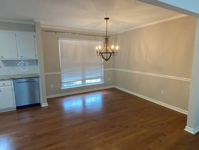 Building Photo - 654 Tara Ln