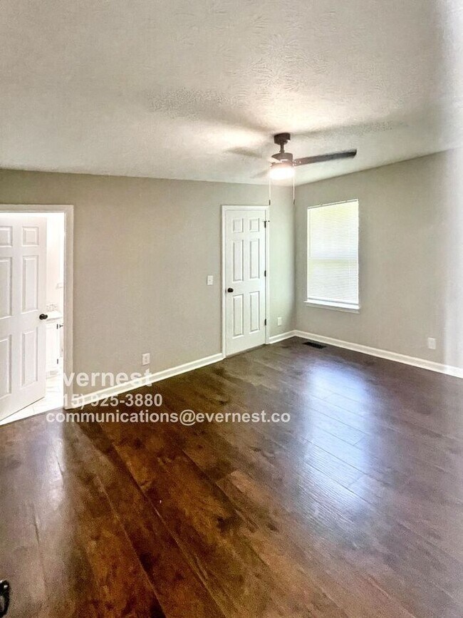 Building Photo - Adorable 3-Bedroom Home with Inviting Porc...