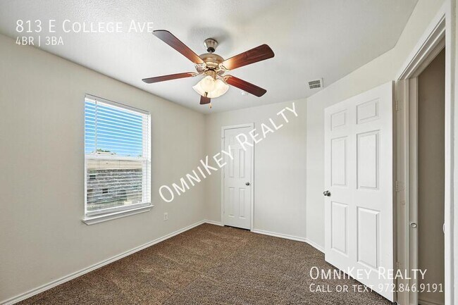 Building Photo - 813 E College Ave