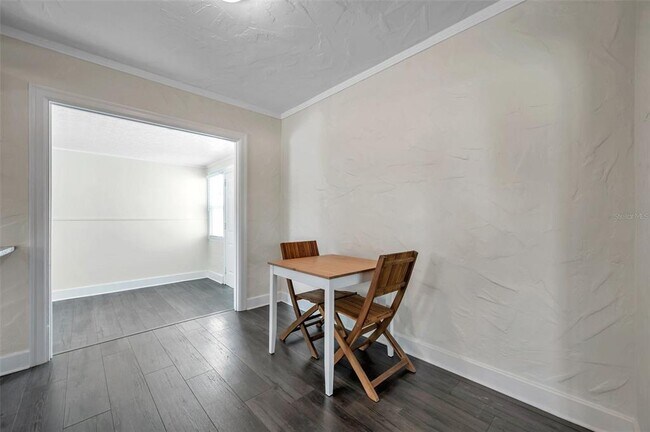 Building Photo - 4000 10th Ave N