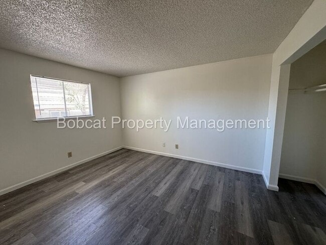 Building Photo - 1501 N Edmonds Dr
