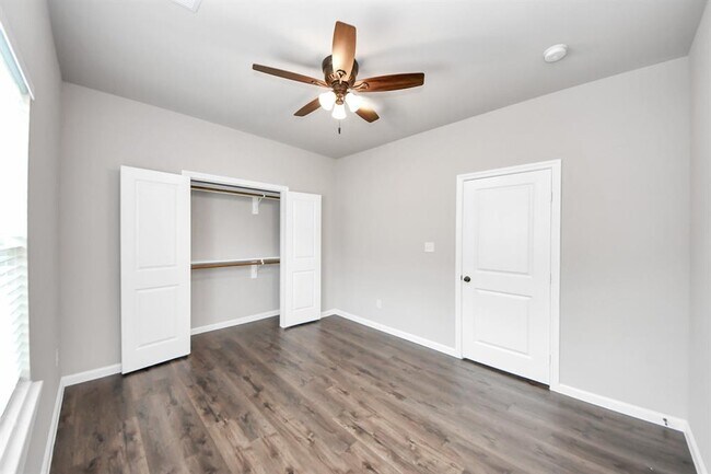 Building Photo - 314 Carlos Leal Dr