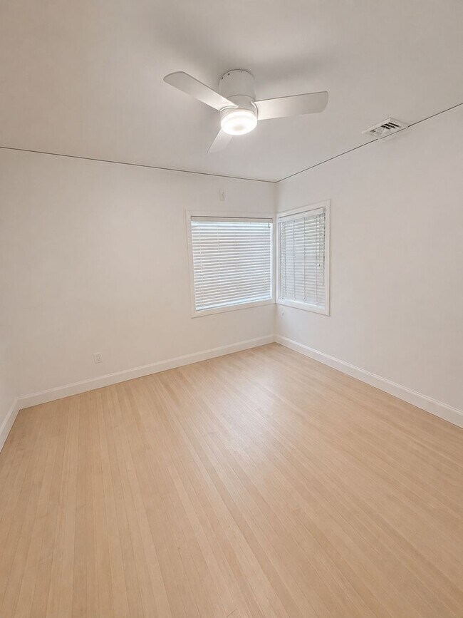 Building Photo - Adorable Home in Land Park Area of Sacramento