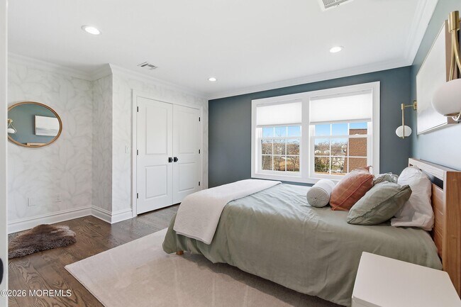 Building Photo - 619 Park Ave