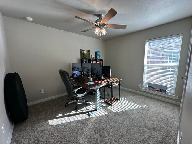 Building Photo - 3/2 located in Upland Crossing, Available December!