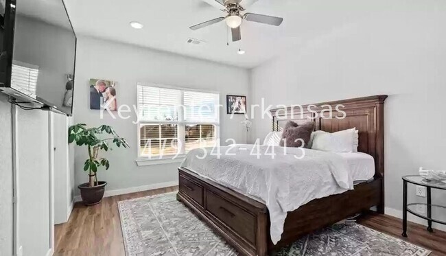 Building Photo - 3003 SW Garrison Ln