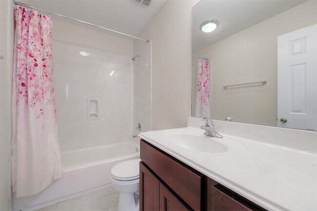 Building Photo - 11905 Algonquin Dr