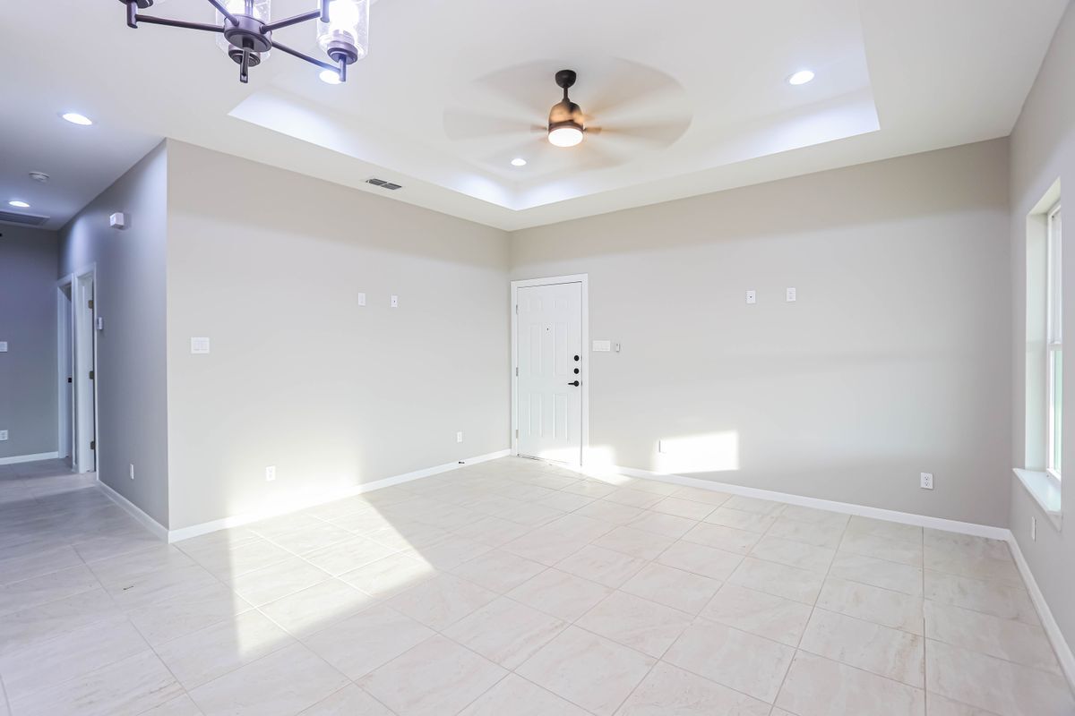 Building Photo - 918 N Blair Ave