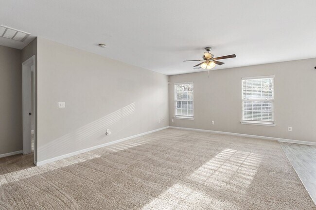 Building Photo - Spacious 4 BR, 2.5 BA, Master BR on Main, Conveniently Located Between Greenville and Spartanburg