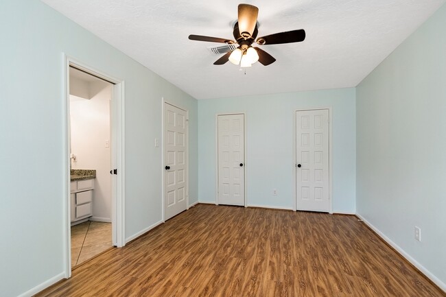 Building Photo - 5511 Greentree Dr