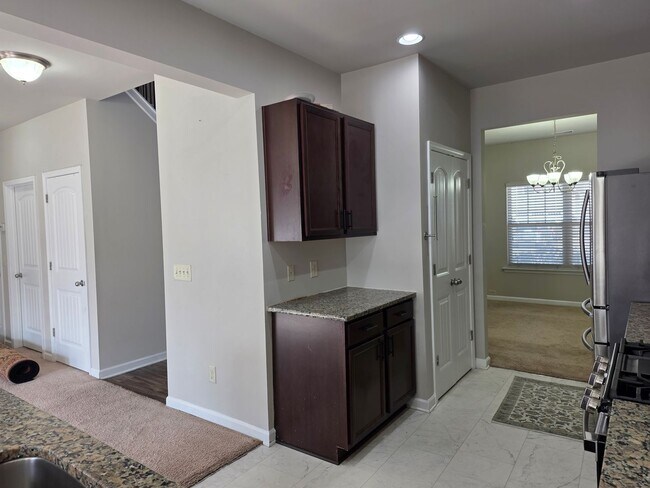 Building Photo - Beautiful 4 bed 2.5 bath home located in Cartersville