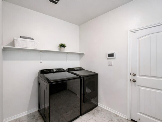 Building Photo - 159 Kennicott Dr