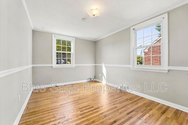 Building Photo - 248 E Turnbull Ave