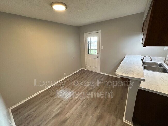 Building Photo - Apt A 1116 N Nolan River Rd - Apt A