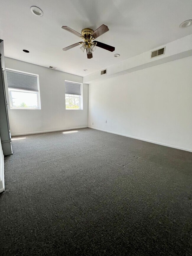Building Photo - 412 N 32nd St