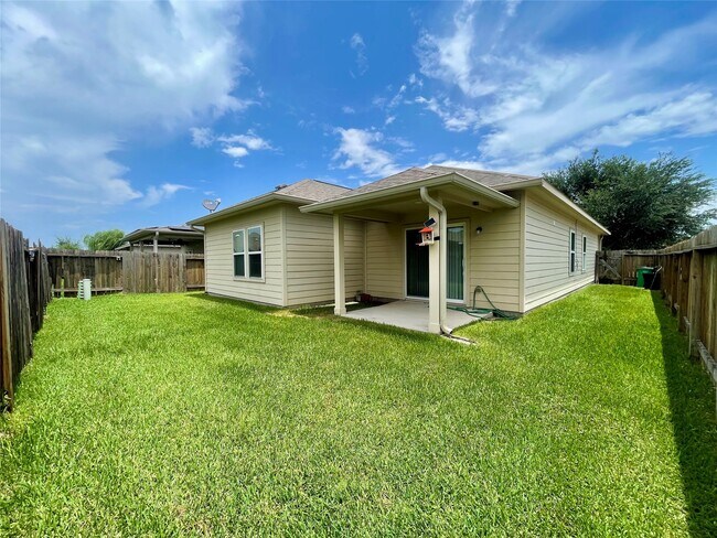 Building Photo - 10803 Woodwind Shadows Dr