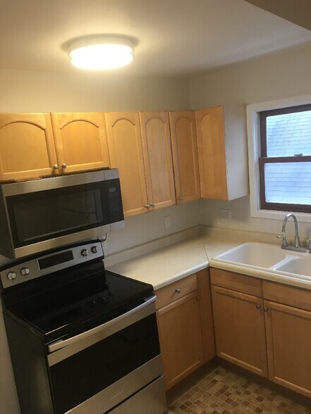 Building Photo - 4230 S 39th Ave